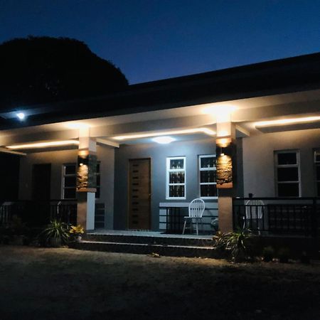 Richville Little Boracay Guest House Calatagan المظهر الخارجي الصورة